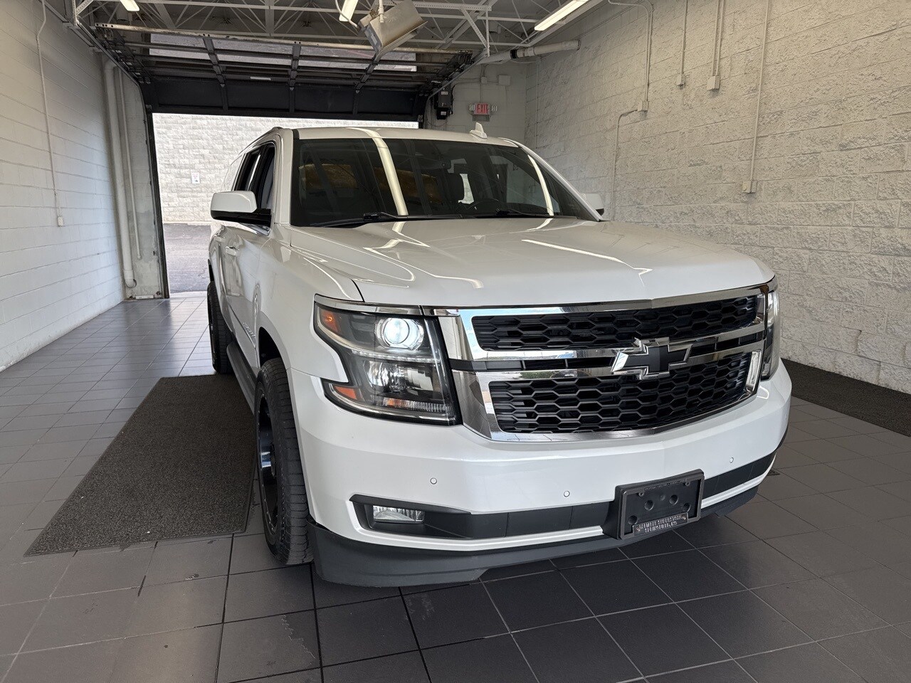 2020 Chevrolet Suburban LT photo 2