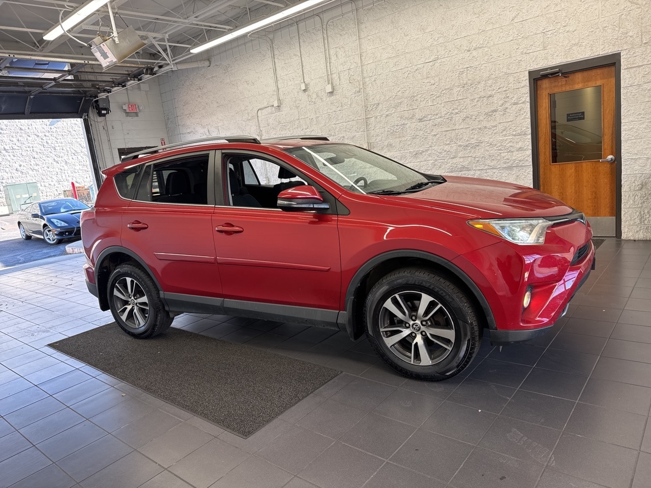 2017 Toyota RAV4 XLE's photo
