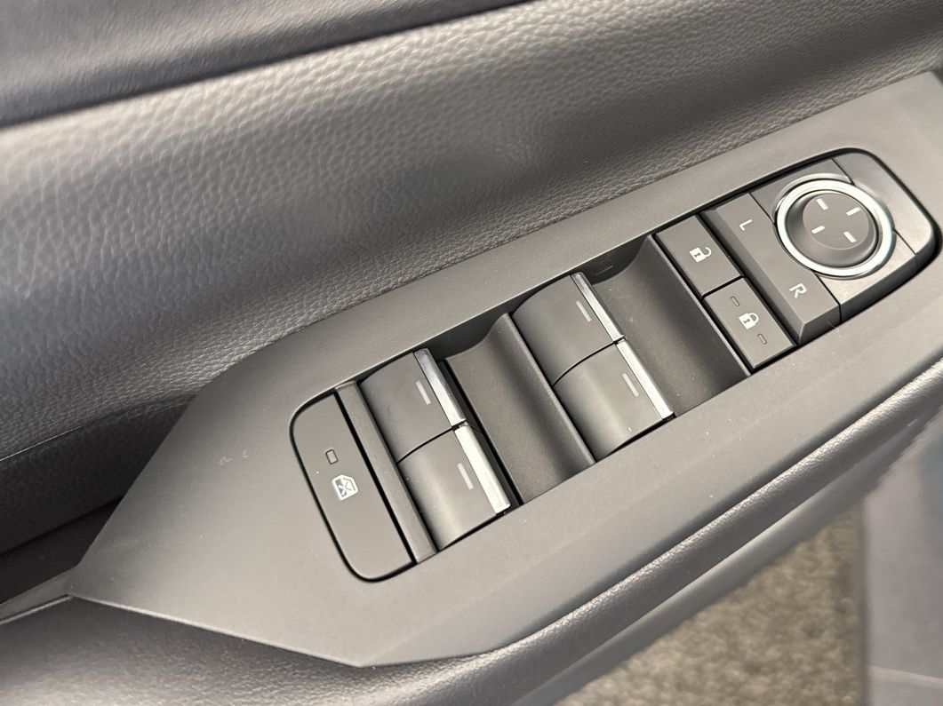 2026 Toyota Prius Plug-in Hybrid XSE Premium - Photo 39