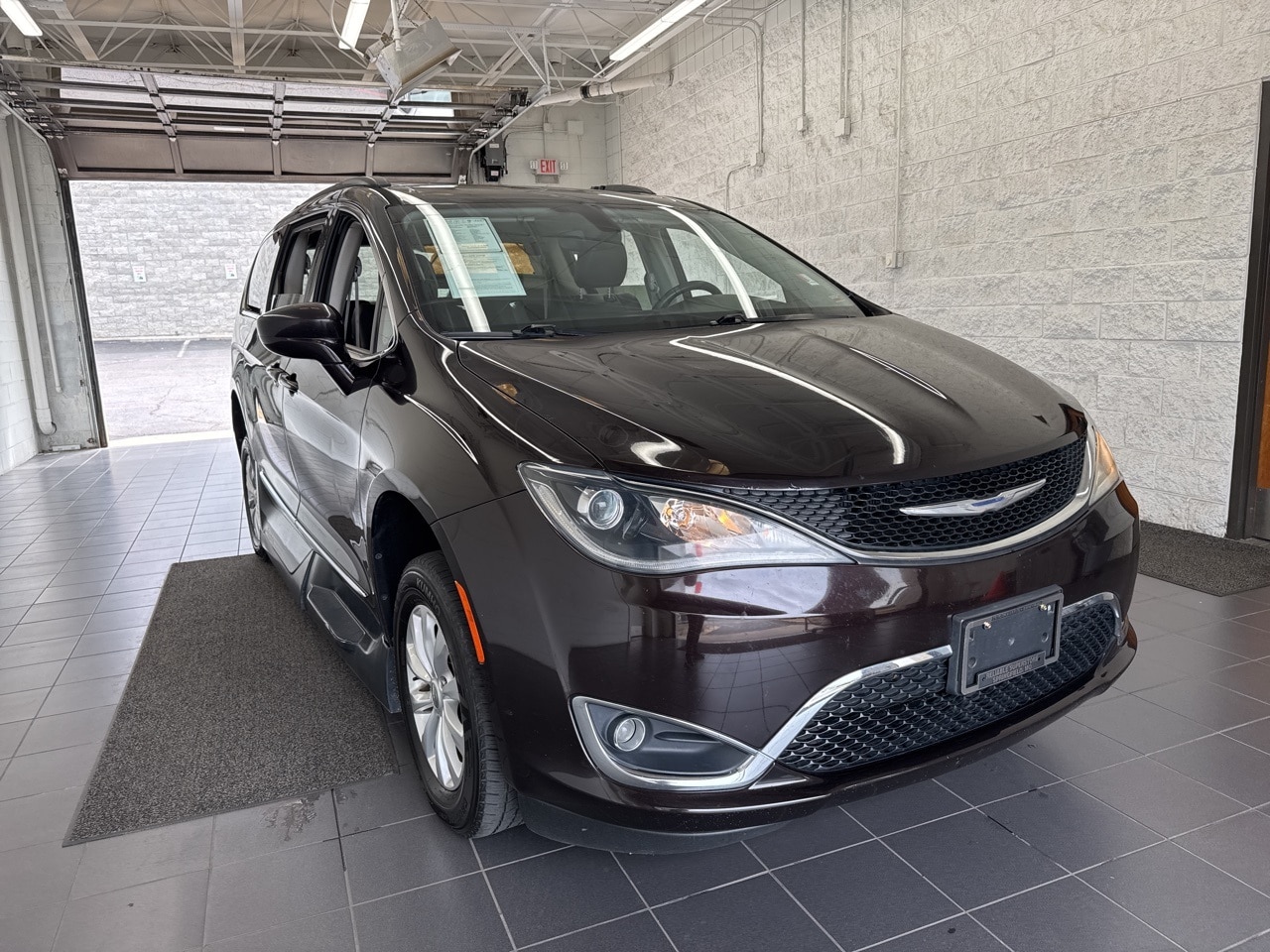 Used 2017 Chrysler Pacifica Touring-L with VIN 2C4RC1BG4HR720529 for sale in Springfield, MO