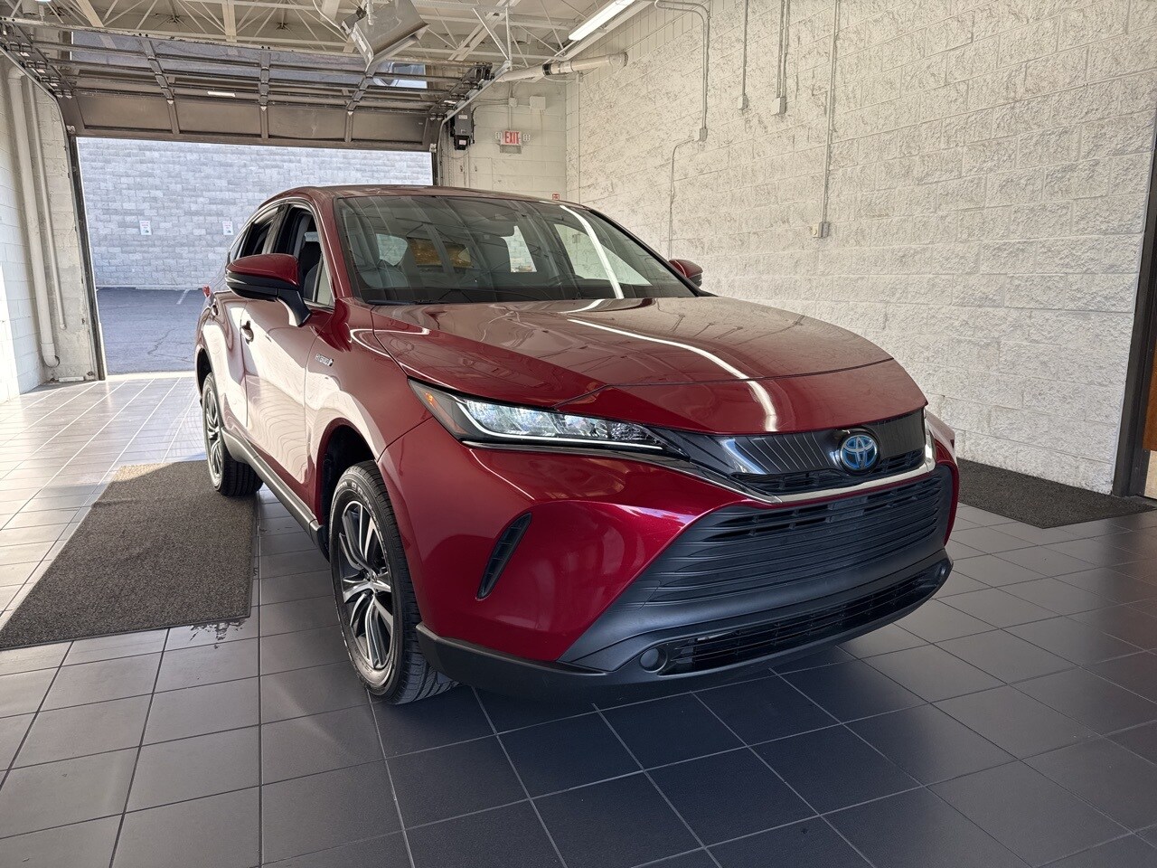 2021 Toyota Venza LE photo 2