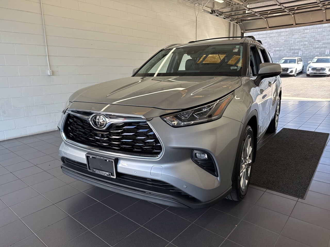 2022 Toyota Highlander Limited photo 3