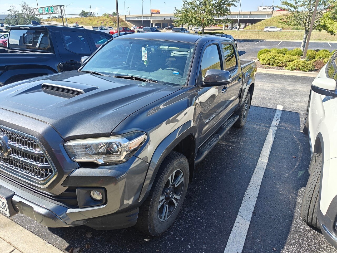 2017 Toyota Tacoma SR5 Sport TRD Pro photo 2