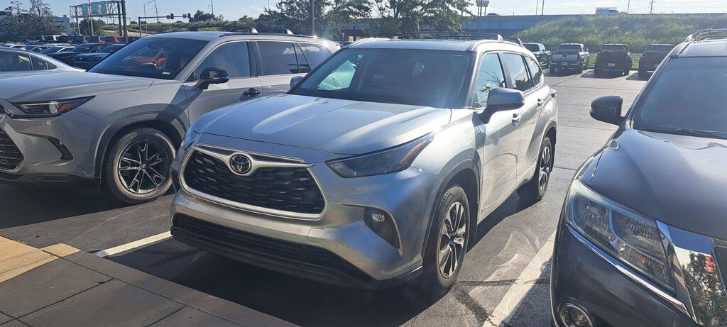 Used 2025 Toyota Highlander Hybrid XLE SUV