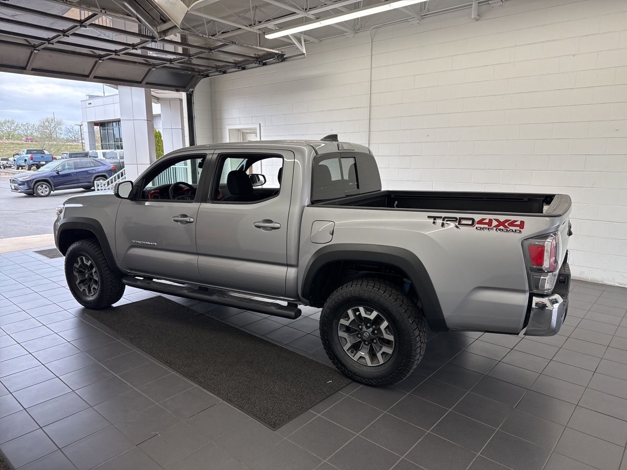 View vehicle photo 5