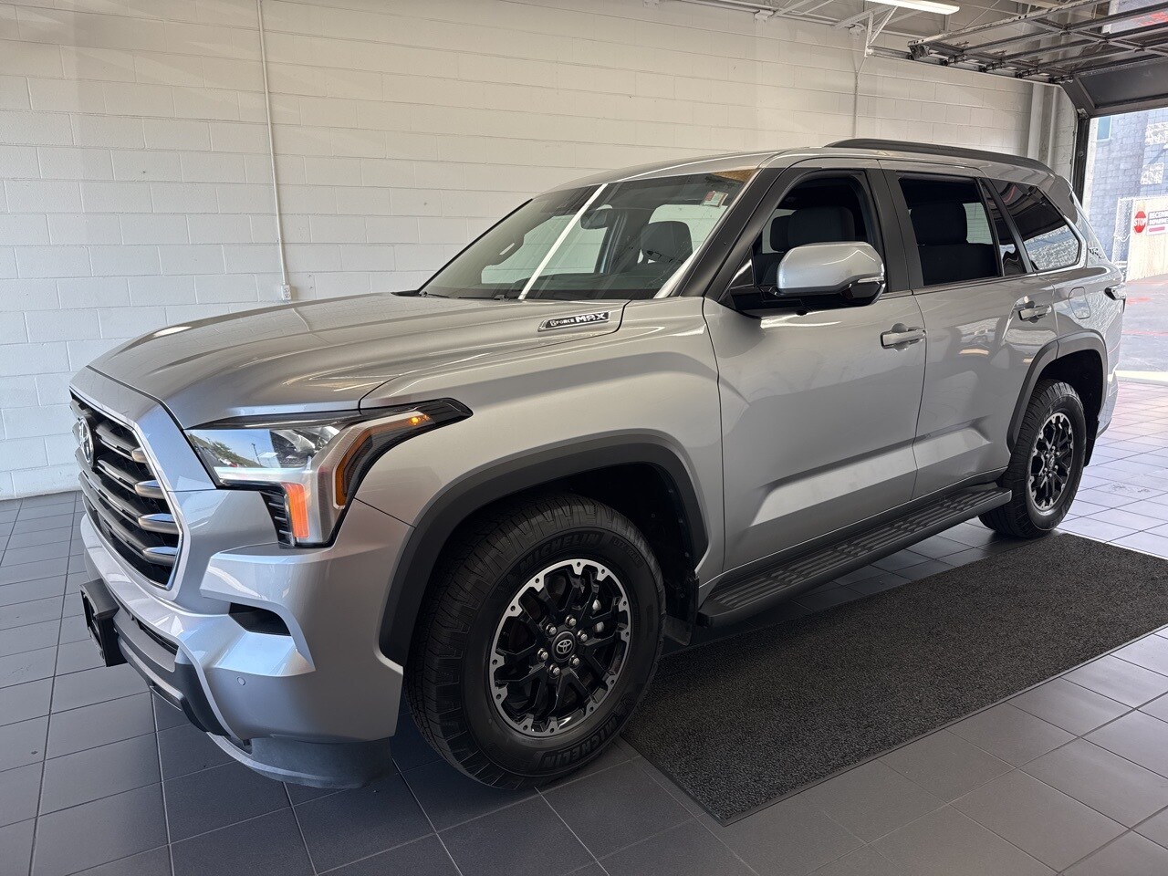 2025 Toyota Sequoia SR5 photo 4