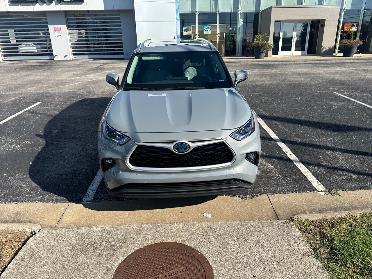 2023 Toyota Highlander Hybrid Bronze Edition photo 2