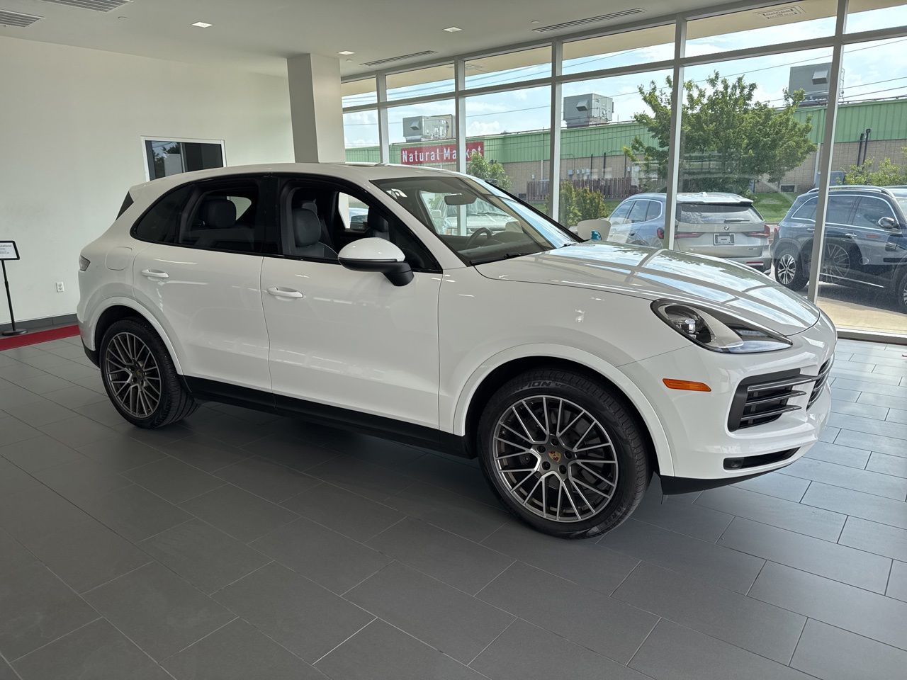 2023 Porsche Cayenne Platinum Edition's photo