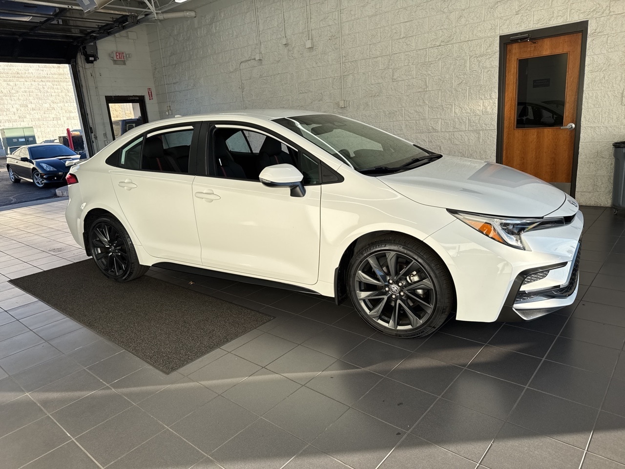 2023 Toyota Corolla SE's photo