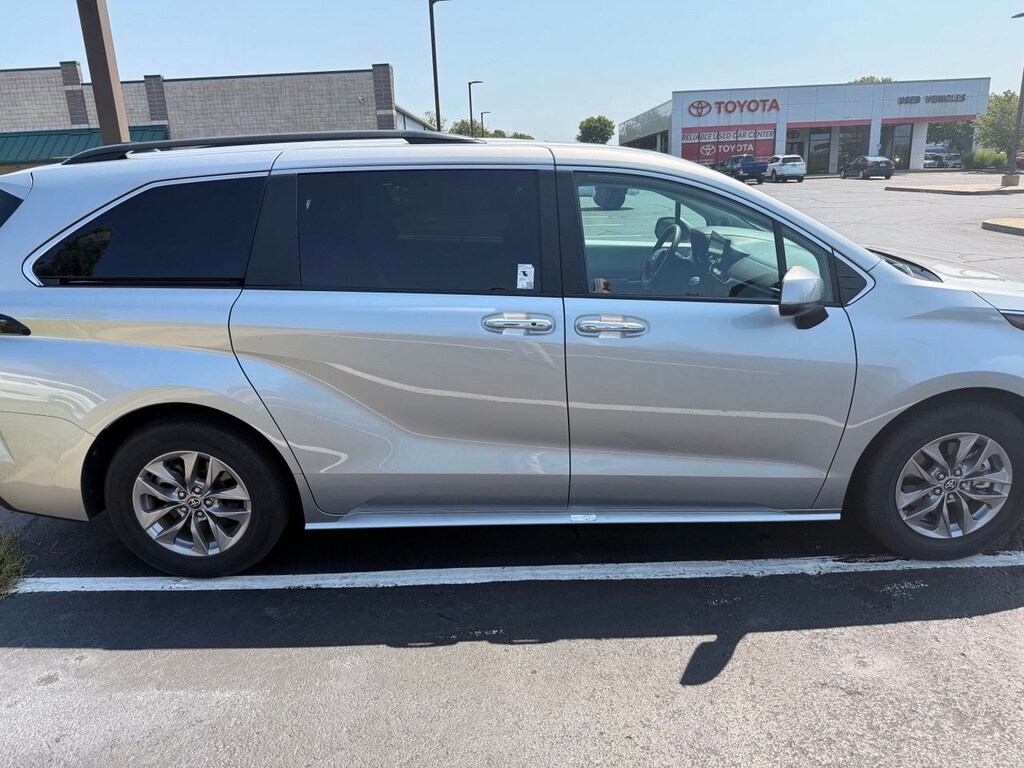 Used 2025 Toyota Sienna XLE Minivan/Van