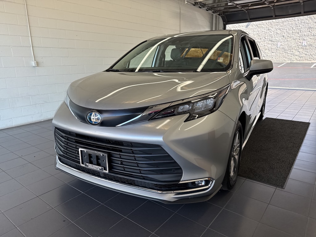Certified 2024 Toyota Sienna XLE Minivan/Van