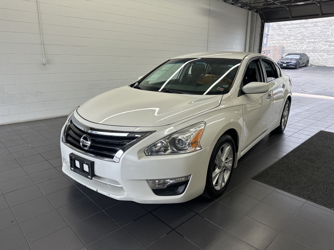 Used 2014 Nissan Altima SV with VIN 1N4AL3AP2EC127403 for sale in Springfield, MO