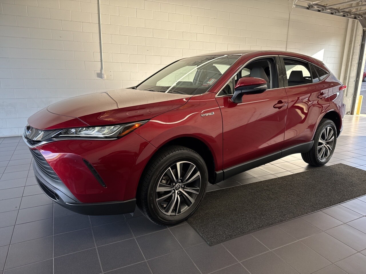2021 Toyota Venza LE photo 4