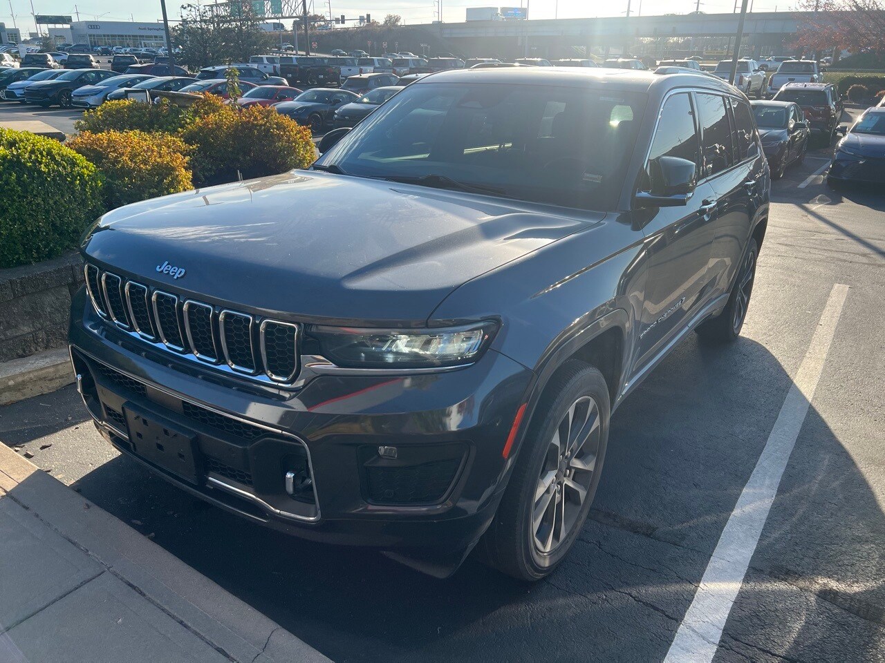 2021 Jeep Grand Cherokee Overland photo 2