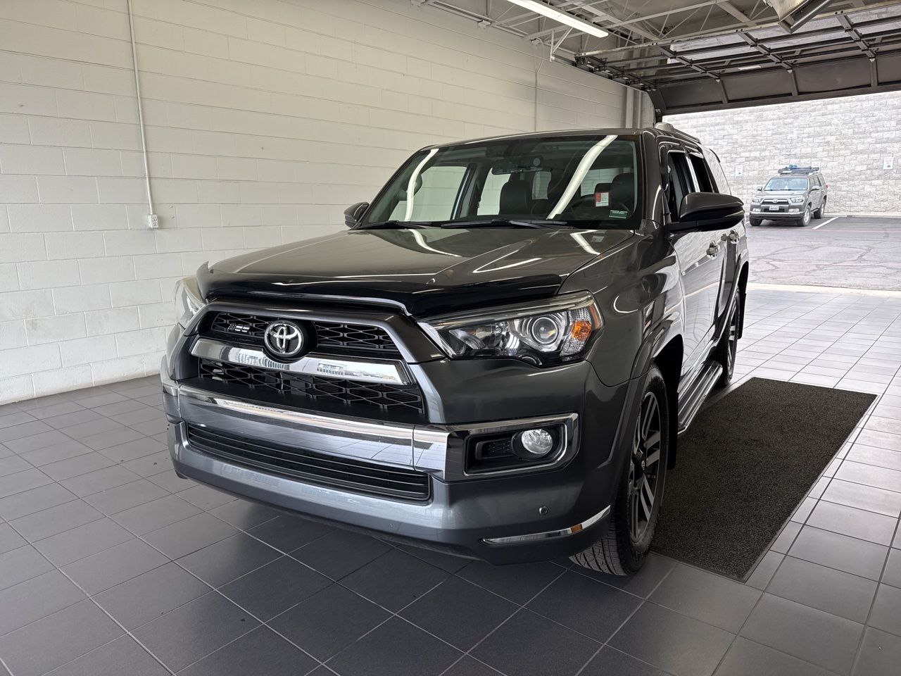 View vehicle photo 3