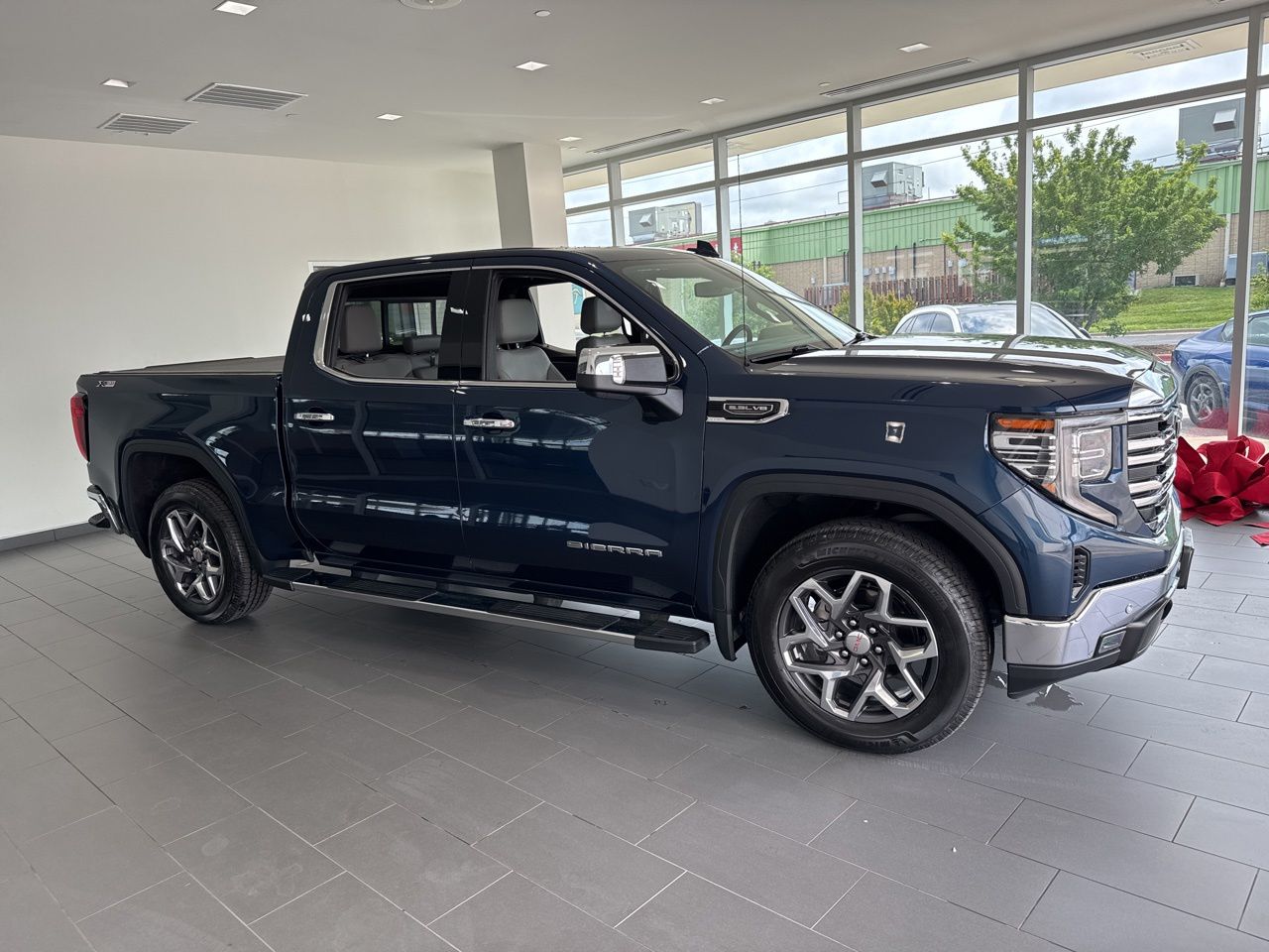 2023 GMC Sierra 4WD Crew Cab Short Box SLT's photo