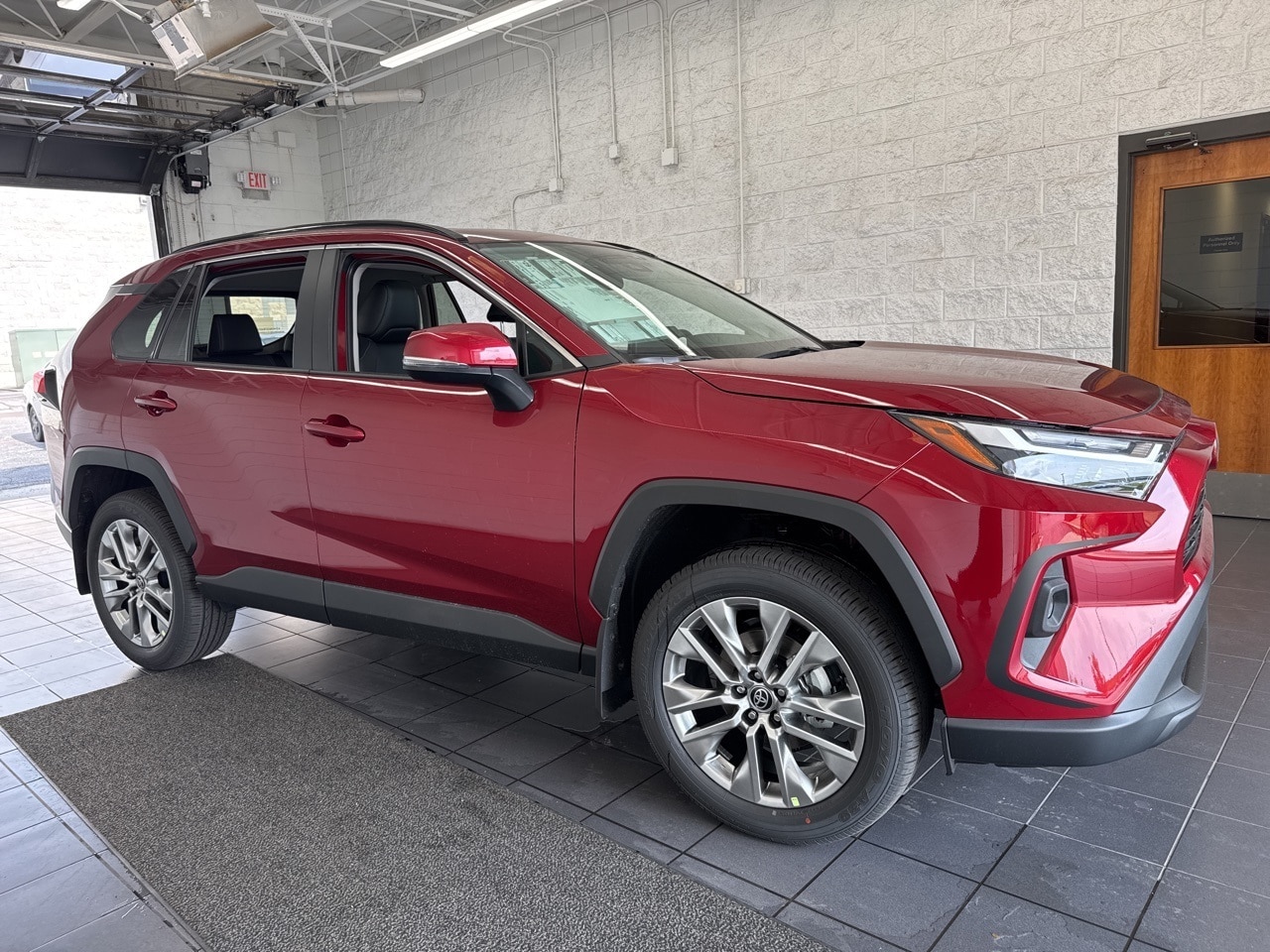 2025 Toyota RAV4 XLE Premium's photo
