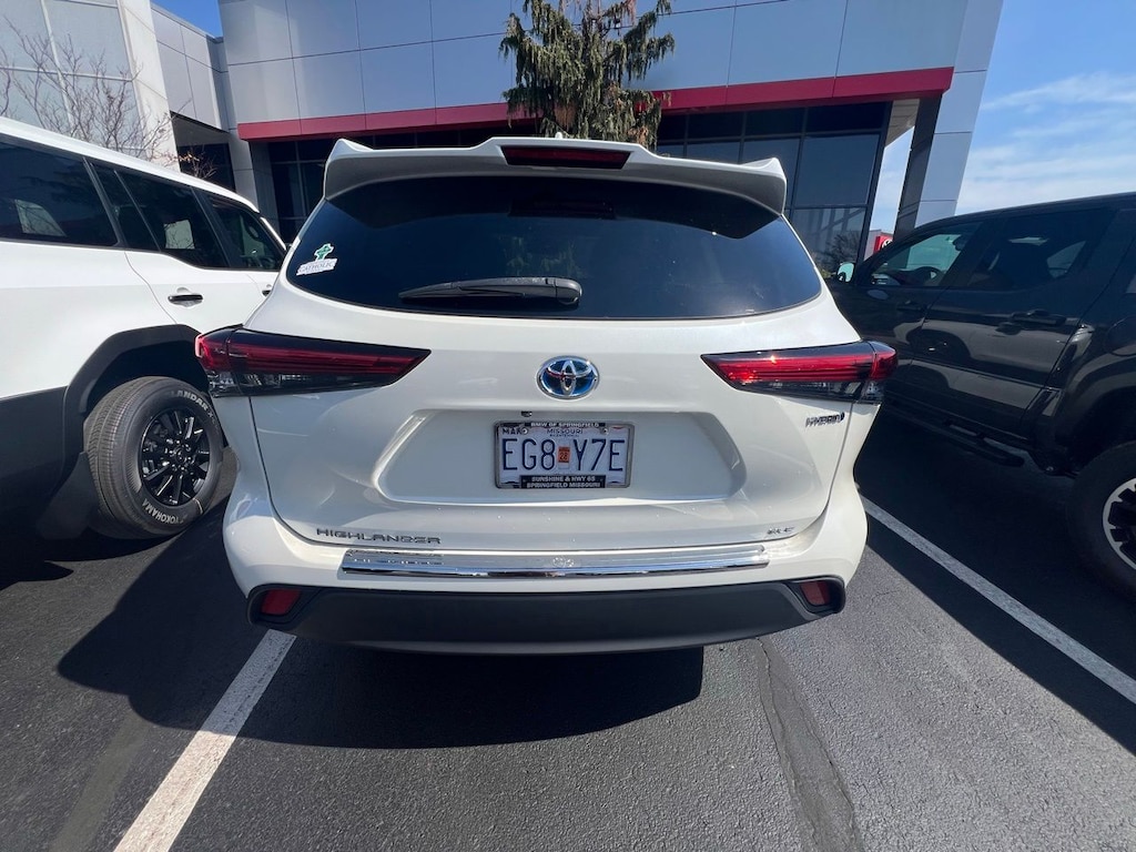 Used 2020 Toyota Highlander Hybrid XLE SUV
