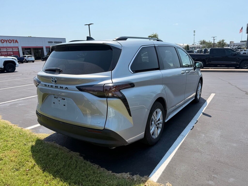 Used 2025 Toyota Sienna XLE Minivan/Van