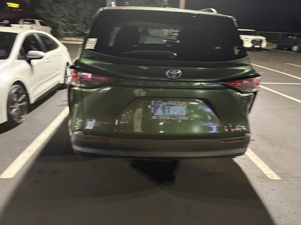 Used 2021 Toyota Sienna LE Minivan/Van