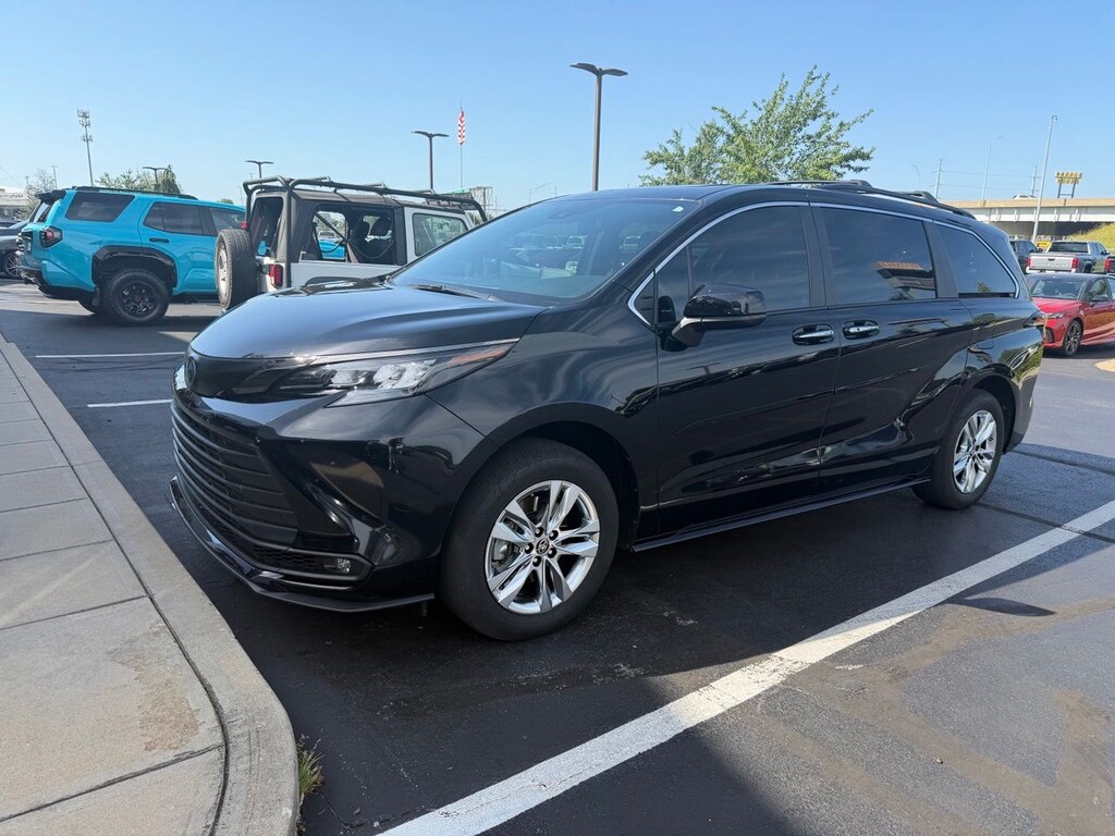 Used 2023 Toyota Sienna Woodland Edition Minivan/Van