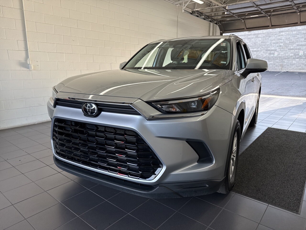 2024 Toyota Grand Highlander XLE photo 3