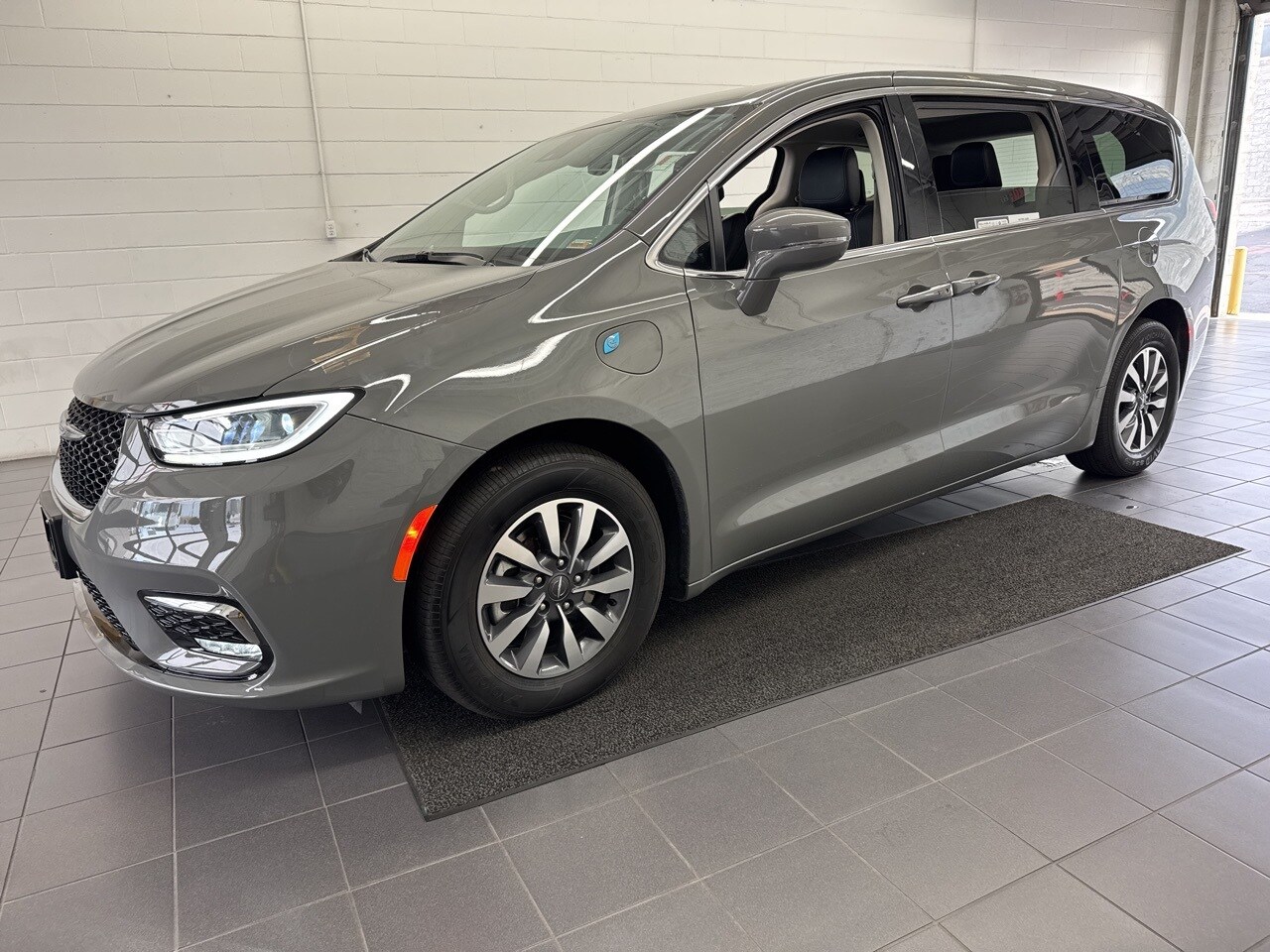2022 Chrysler Pacifica Hybrid Touring L photo 4