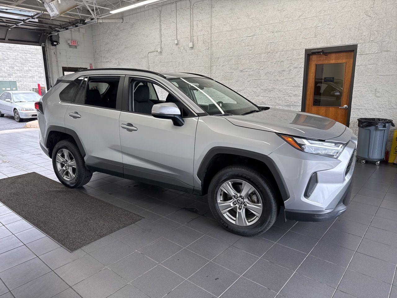 2024 Toyota RAV4 XLE FWD's photo