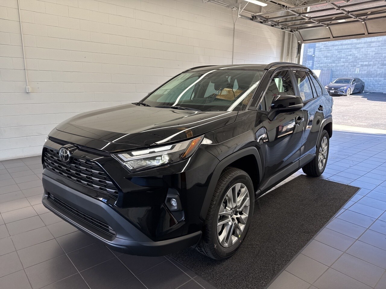 2025 Toyota RAV4 XLE Premium photo 2