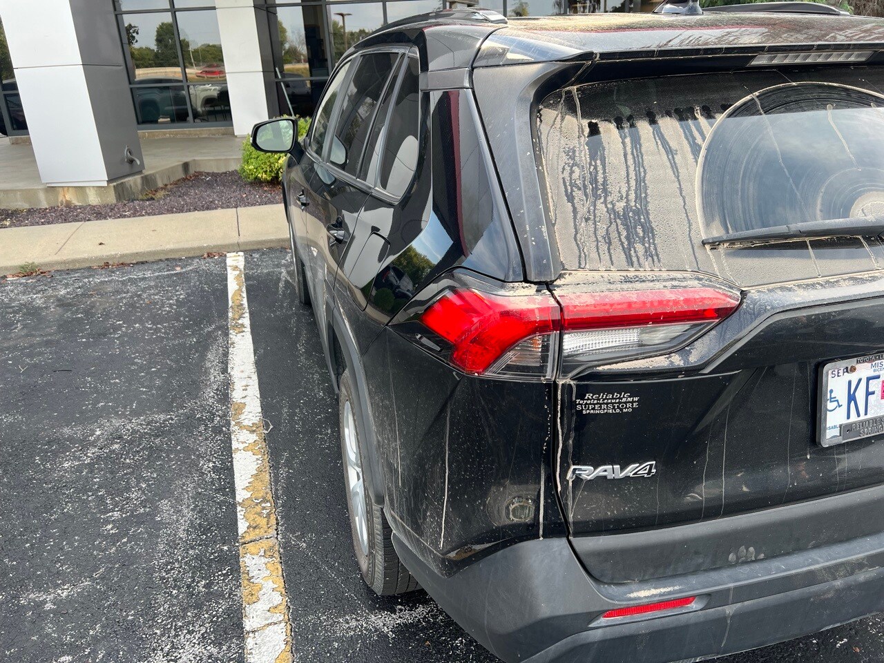 2019 Toyota RAV4 LE photo 4