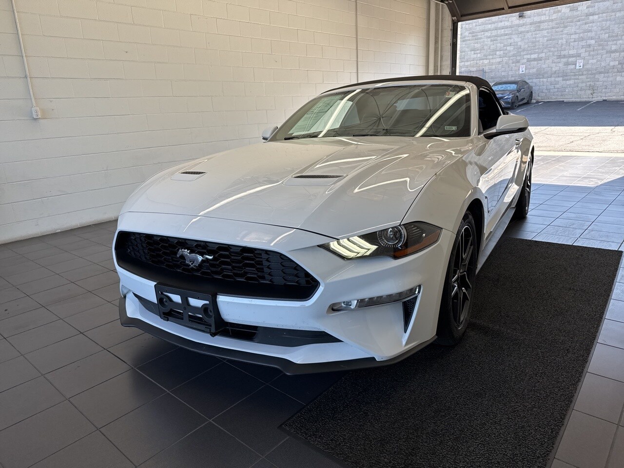 2018 Ford Mustang EcoBoost Premium Convertible photo 3