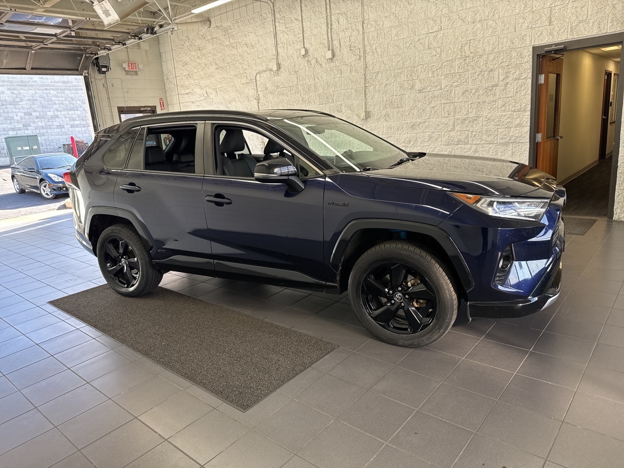 2019 Toyota RAV4 XSE's photo