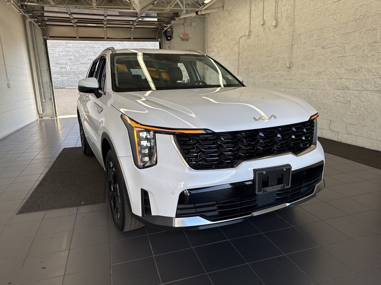 2024 Kia Sorento S photo 2