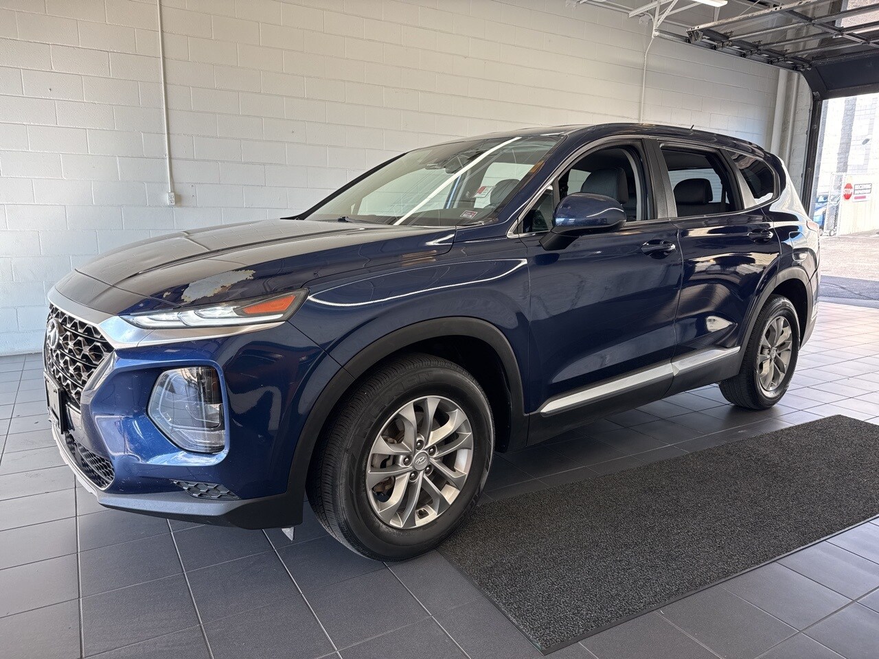 2019 Hyundai Santa Fe SE photo 4