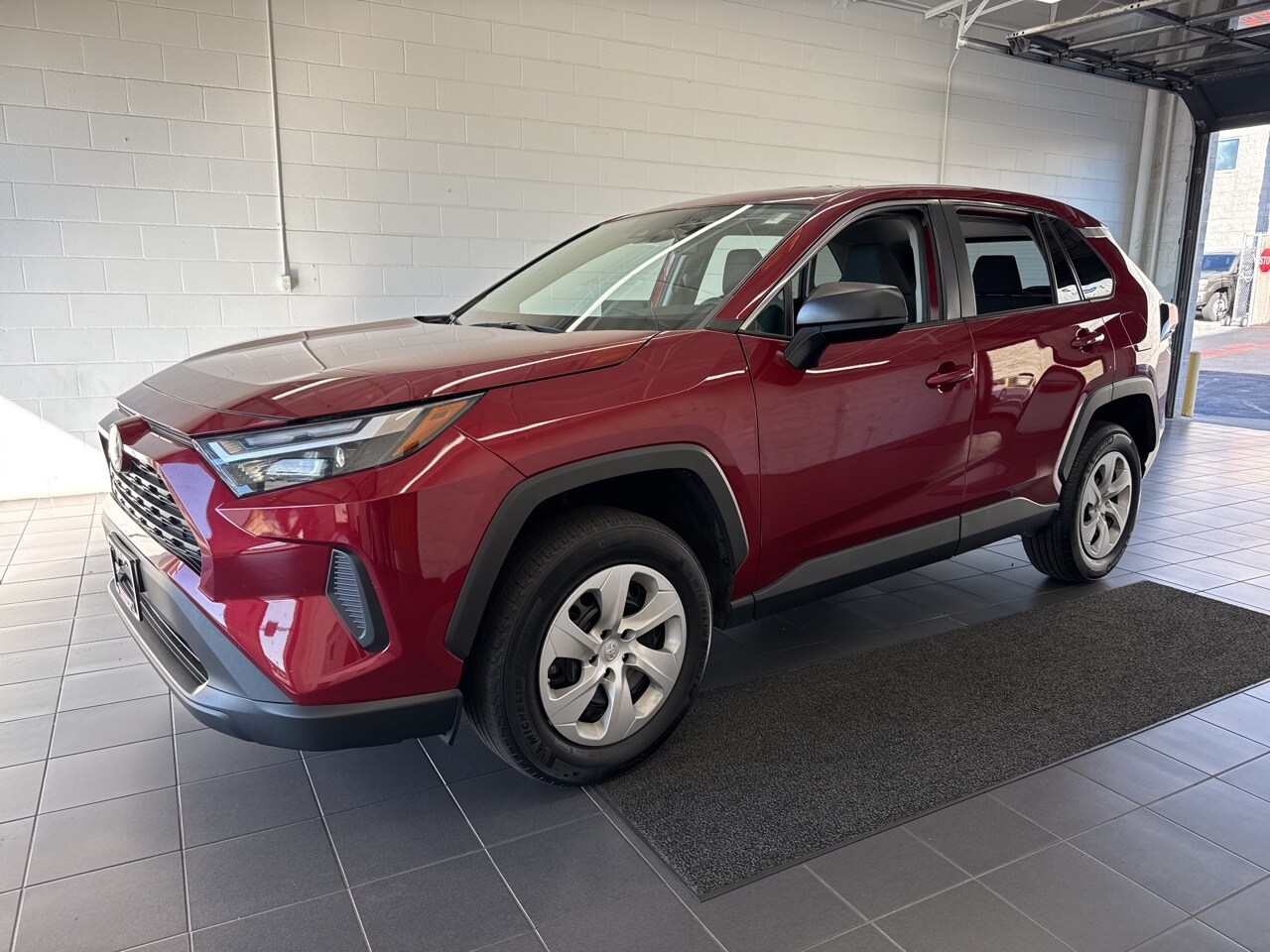 2024 Toyota RAV4 LE photo 4