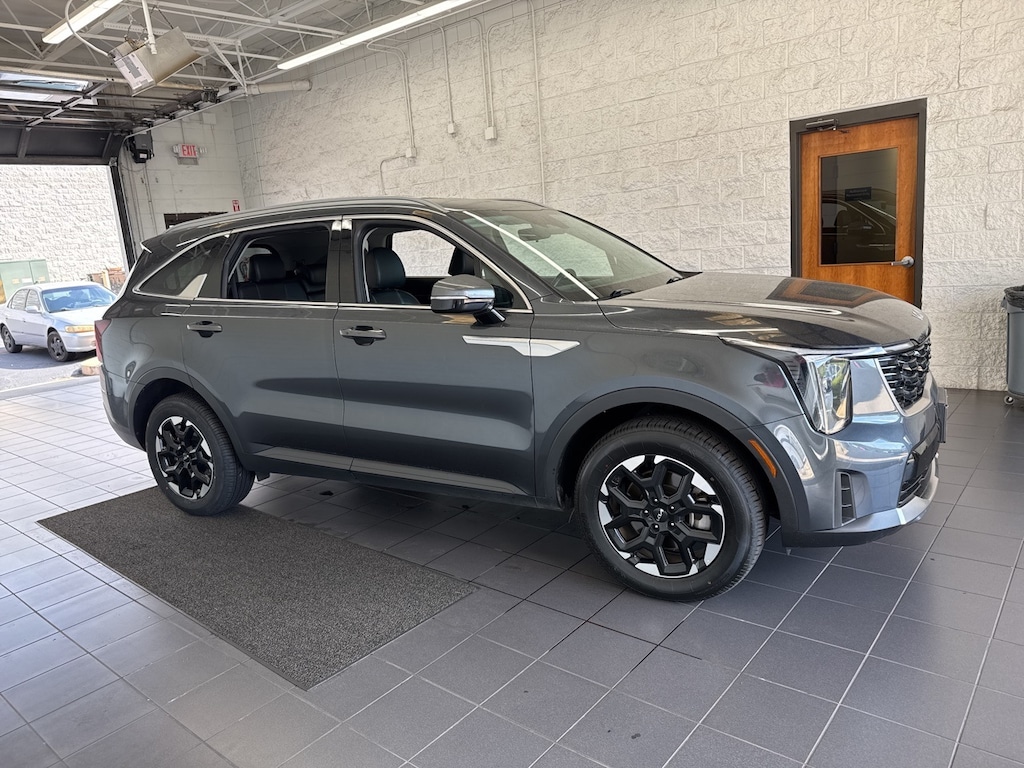 Used 2024 Kia Sorento S SUV