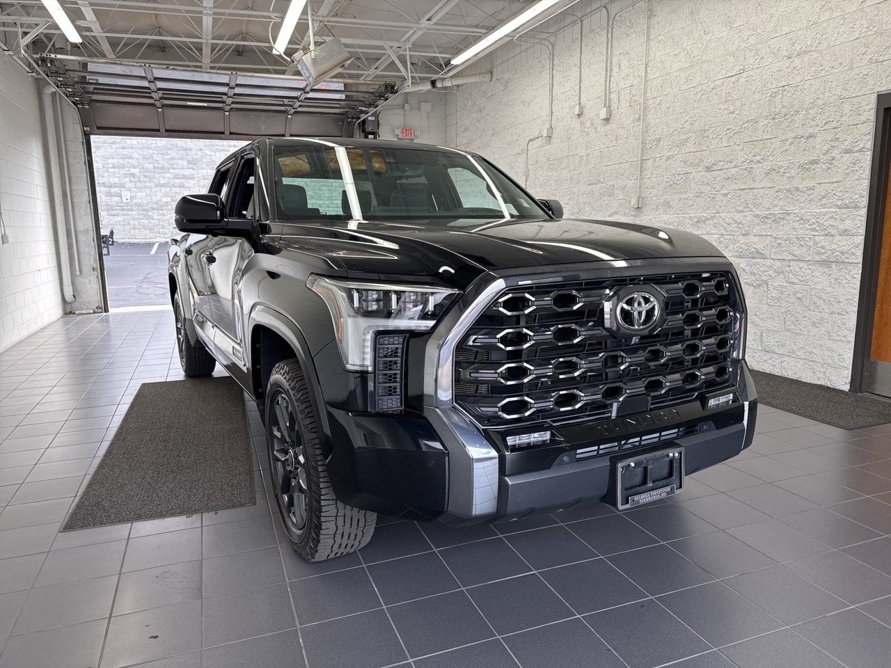 2022 Toyota Tundra Platinum photo 2