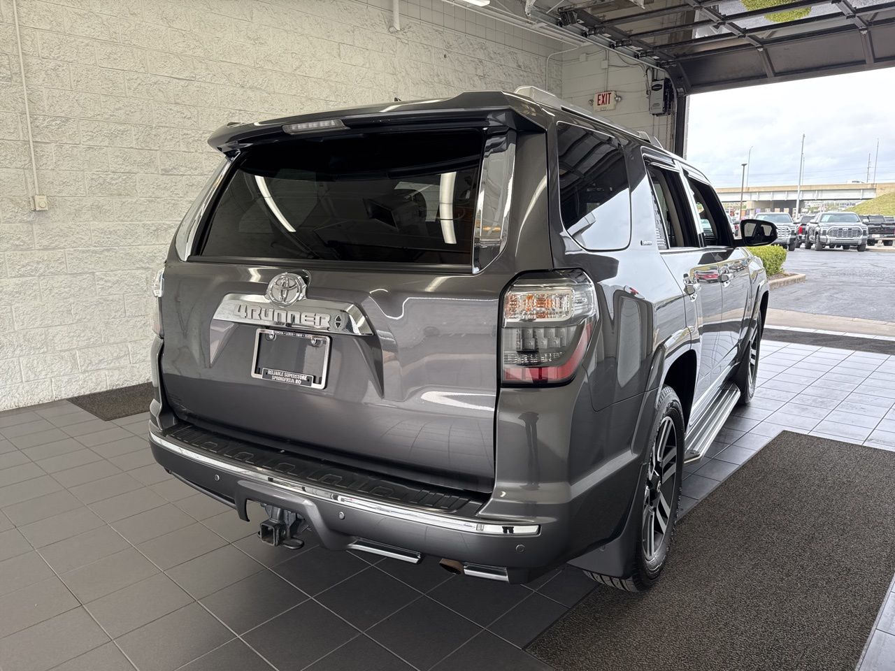 View vehicle photo 7