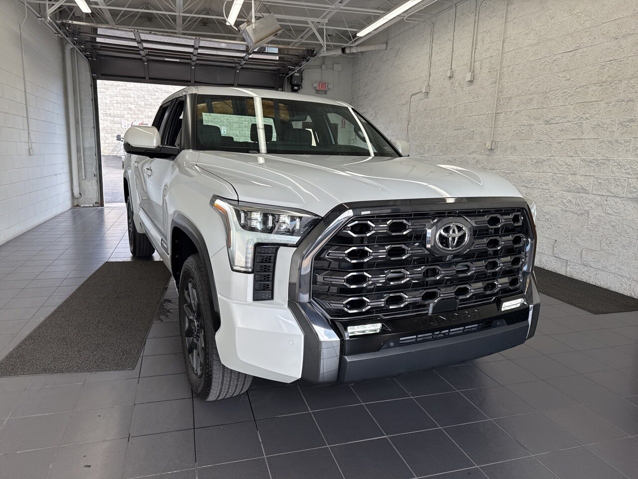 2024 Toyota Tundra Platinum photo 2