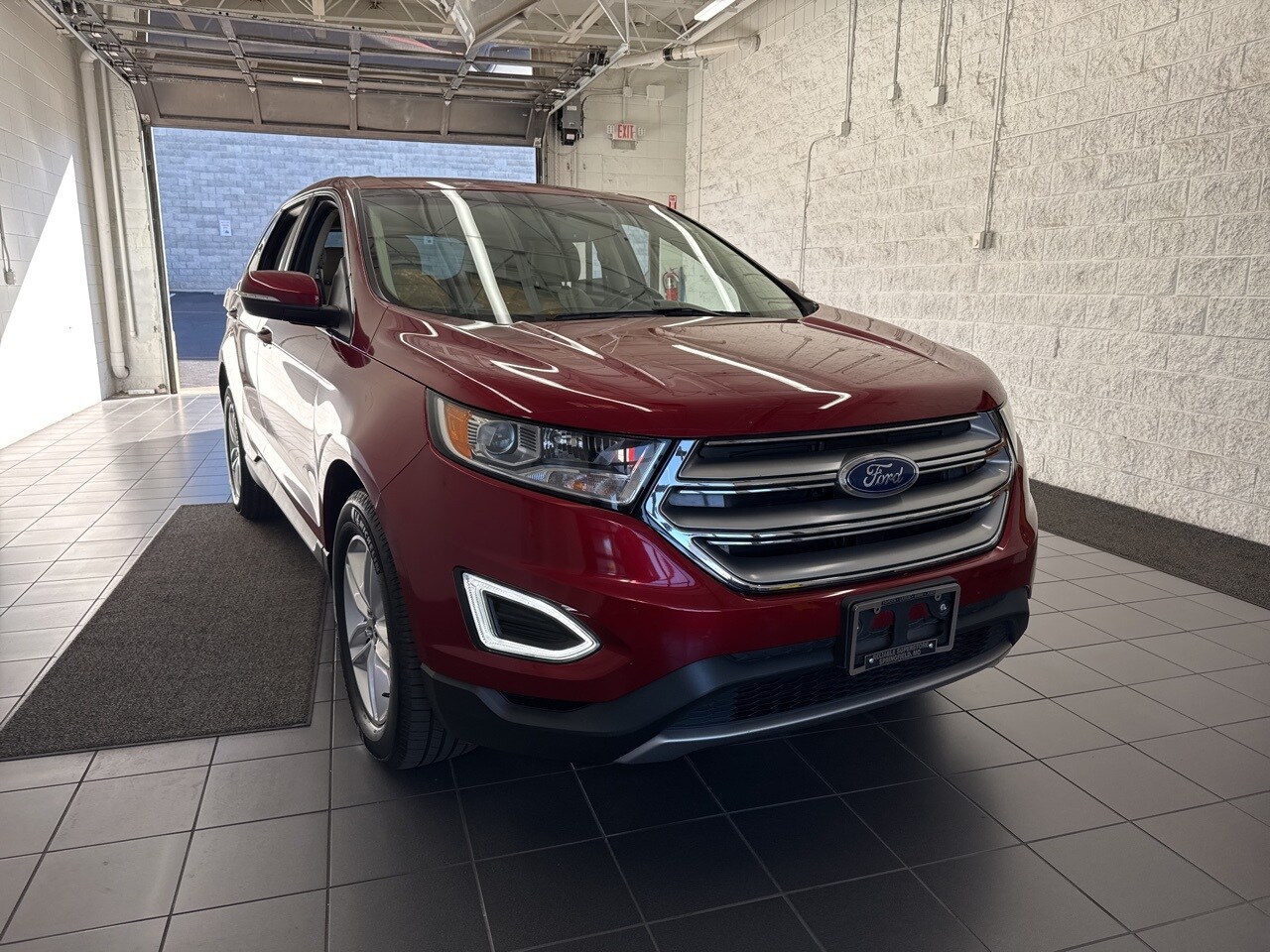 2017 Ford Edge SEL photo 2
