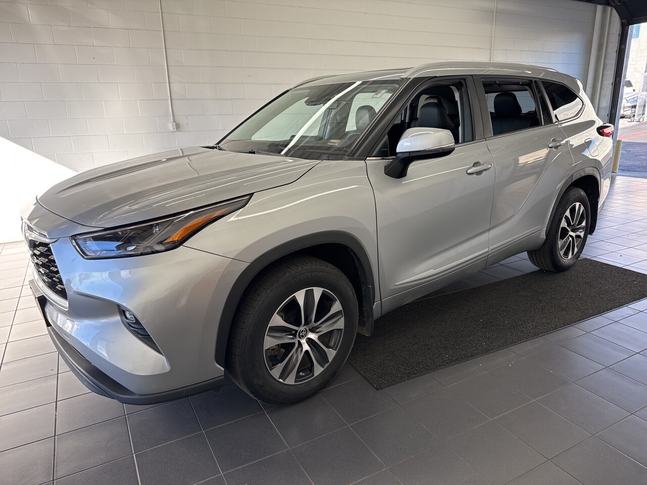 2023 Toyota Highlander XLE photo 4