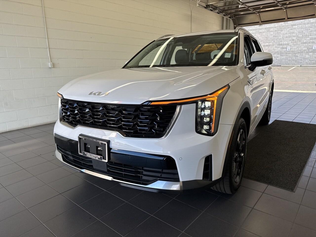 2024 Kia Sorento S photo 3