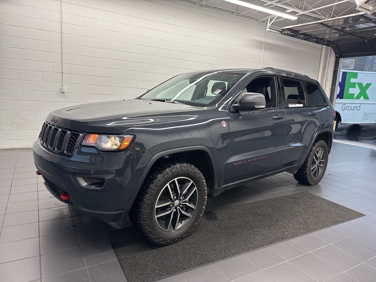2017 Jeep Grand Cherokee Trailhawk photo 3
