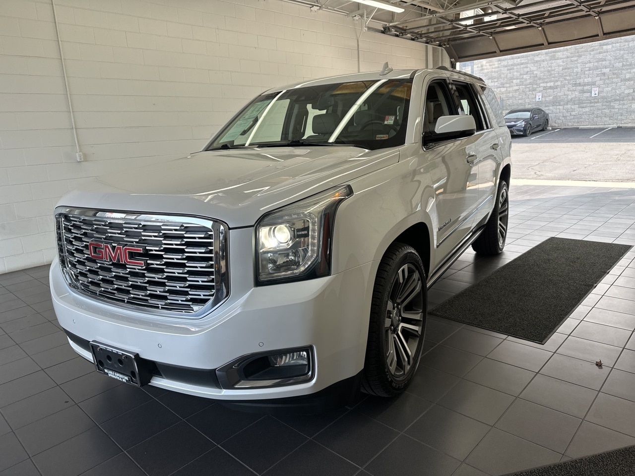 Used 2018 GMC Yukon Denali with VIN 1GKS2CKJ8JR381494 for sale in Springfield, MO