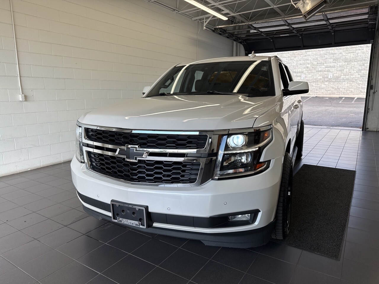 2020 Chevrolet Suburban LT photo 3