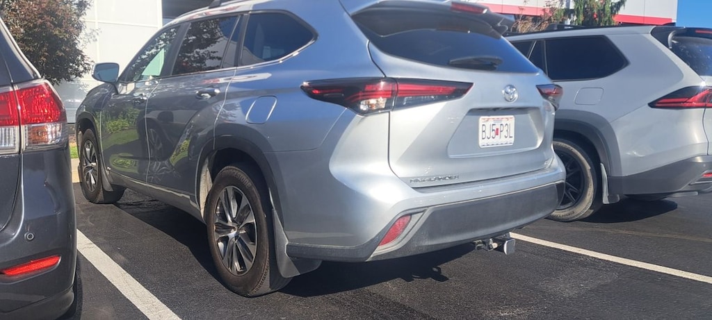 Used 2025 Toyota Highlander Hybrid XLE SUV