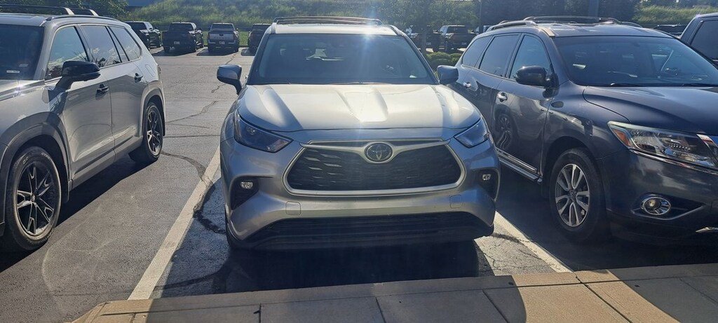 Used 2025 Toyota Highlander Hybrid XLE SUV
