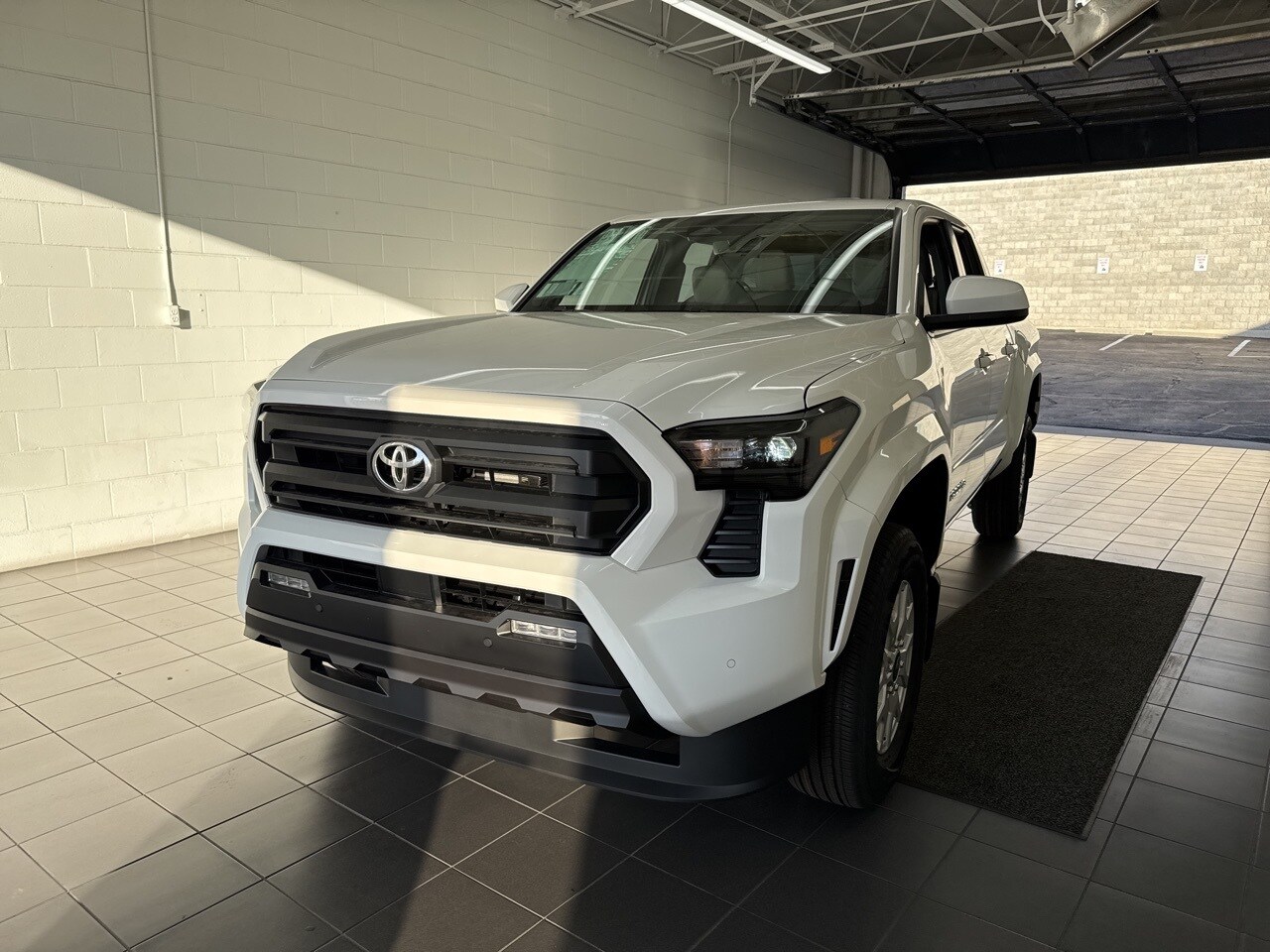 2025 Toyota Tacoma SR5 photo 3