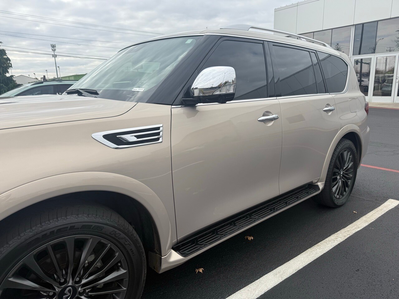 2023 Infiniti QX80 Sensory photo 2