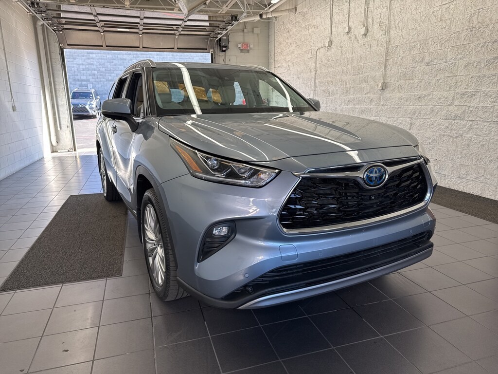 Used 2023 Toyota Highlander Hybrid Platinum SUV